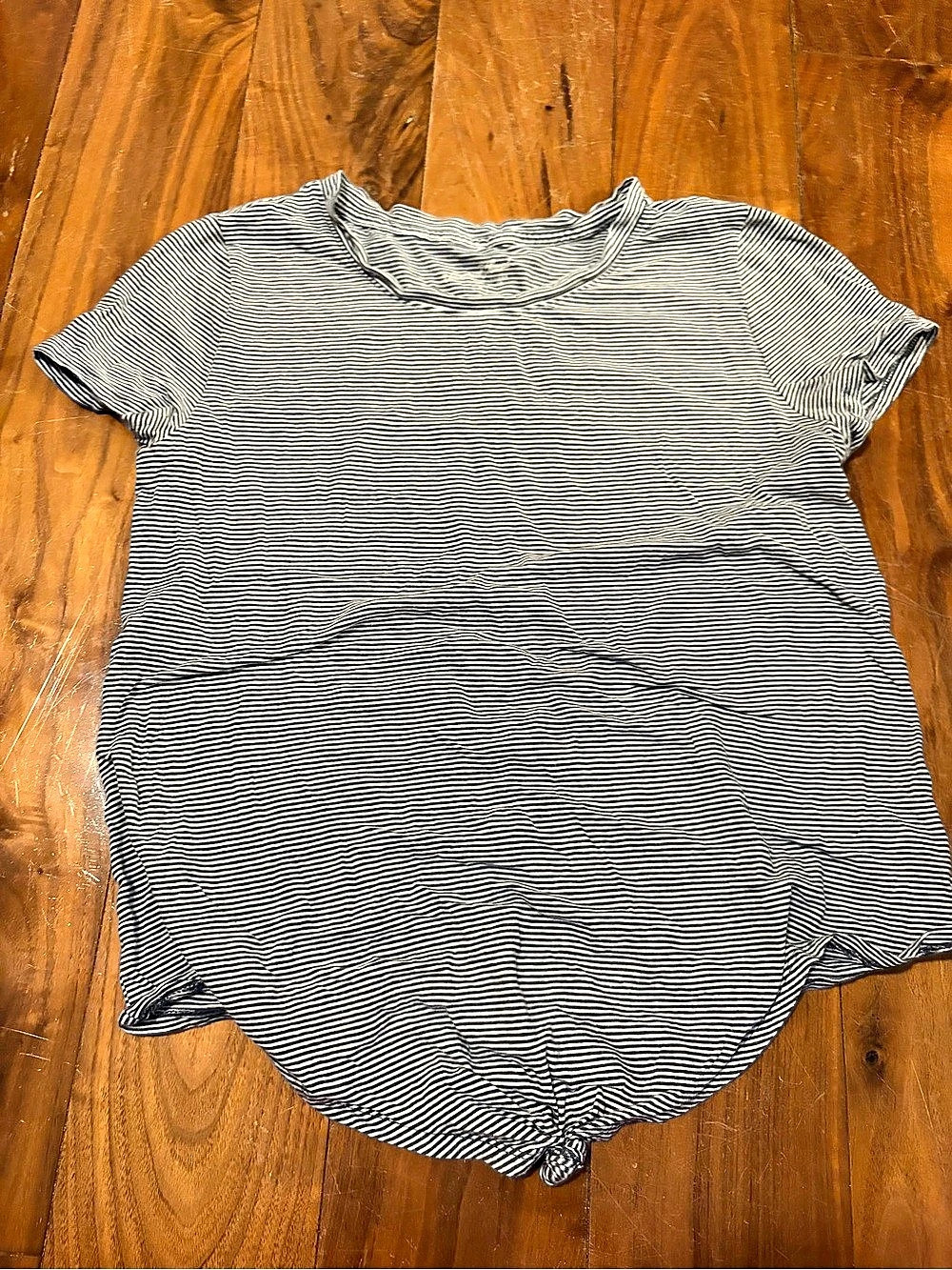 Universal Thread Striped Short Sleeve Tee in Blue & White Size Medium